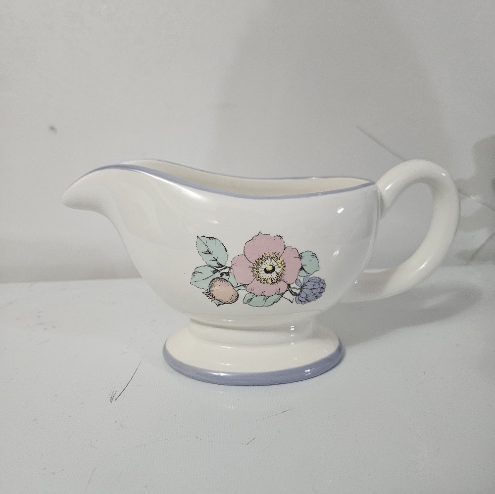 Vintage Ceramic White Floral Gravy Boat!